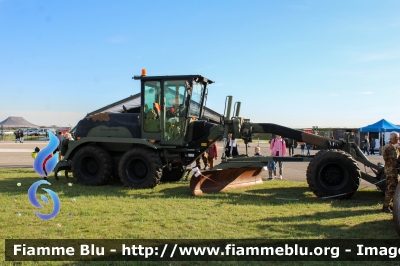 New Holland RG170.B
Aeronautica Militare Italiana
2° Reparto Genio Aeronautico Militare
Aeroporto di Verona-Villafranca - 3° Stormo
AM BN 472 Macc. Opp

100° Anniversario fondazione AM
Parole chiave: New-Holland RG170.B AMBN472 100°Anniversario