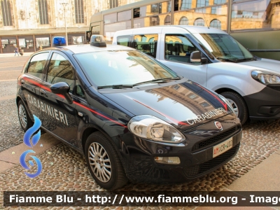 Fiat Punto VI serie
Carabinieri
Polizia Militare presso Aeronautica Militare Italiana
AM CR 402
Fotografata in occasione della Festa della Repubblica 2022
Parole chiave: Fiat Punto_VIserie AMCR402 festa_della_repubblica