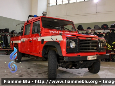 Land Rover Defender 130
Vigili del Fuoco
Comando Provinciale di Milano
Distaccamento Volontario di Melegnano (MI)
VF 18369

Fotografato in occasione di Santa Barbara 2022
Parole chiave: Land-Rover Defender_130 VF18369 santa_barbara_2022