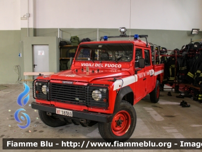 Land Rover Defender 130
Vigili del Fuoco
Comando Provinciale di Milano
Distaccamento Volontario di Melegnano (MI)
VF 18369

Fotografato in occasione di Santa Barbara 2022
Parole chiave: Land-Rover Defender_130 VF18369 santa_barbara_2022