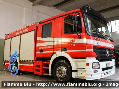 Mercedes-Benz Actros 1841 II serie 
Vigili del Fuoco
Comando Provinciale di Milano
Distaccamento Volontario di Melegnano (MI)
AutoPompaSerbatoio allestimento Bai
VF 24473

Fotografata in occasione di Santa Barbara 2022
Parole chiave: Mercedes-Benz Actros_1841_IIserie santa_barbara_2022