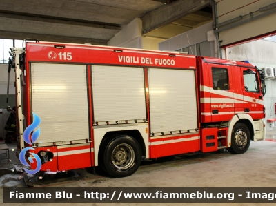 Mercedes-Benz Actros 1841 II serie 
Vigili del Fuoco
Comando Provinciale di Milano
Distaccamento Volontario di Melegnano (MI)
AutoPompaSerbatoio allestimento Bai
VF 24473

Fotografata in occasione di Santa Barbara 2022
Parole chiave: Mercedes-Benz Actros_1841_IIserie santa_barbara_2022