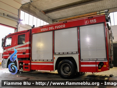 Mercedes-Benz Actros 1841 II serie 
Vigili del Fuoco
Comando Provinciale di Milano
Distaccamento Volontario di Melegnano (MI)
AutoPompaSerbatoio allestimento Bai
VF 24473

Fotografata in occasione di Santa Barbara 2022
Parole chiave: Mercedes-Benz Actros_1841_IIserie santa_barbara_2022