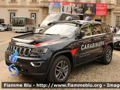 Jeep Grand Cherokee IV serie restyle
Carabinieri
III Reggimento "Lombardia"
Allestimento NCT Nuova Carrozzeria Torinese
CC EC 439

Fotografata in occasione della Festa della Repubblica Italiana 2022
Parole chiave: Jeep Grand_Cherokee IVserie CCEC439