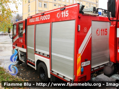 Iveco City2000 100E21 I serie
Vigili del Fuoco
Comando Provinciale di Como
AutoPompaSerbatoio
Allestimento Iveco-Magirus
Ricondizionato Divitec
VF 21970

Fotografato in occasione di Santa Barbara 2022
Parole chiave: Iveco City2000_100E21_Iserie VF21970 Santa_Barbara_2022