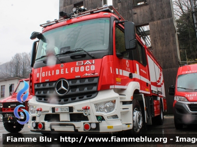 Mercedes-Benz Arocs 1832
Vigili del Fuoco
Comando Provinciale di Como
Bimodale (strada-rotaia)
Allestimento BAI
VF 30528

Fotografato in occasione di Santa Barbara 2022
Parole chiave: Mercedes-Benz Arocs_1832 VF30528 Santa_Barbara_2022