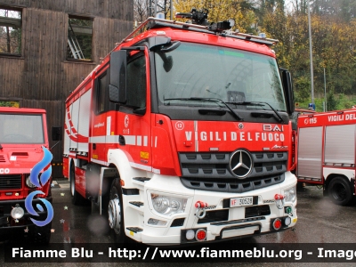 Mercedes-Benz Arocs 1832
Vigili del Fuoco
Comando Provinciale di Como
Bimodale (strada-rotaia)
Allestimento BAI
VF 30528

Fotografato in occasione di Santa Barbara 2022
Parole chiave: Mercedes-Benz Arocs_1832 VF30528 Santa_Barbara_2022