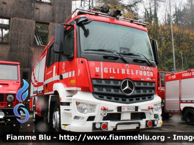 Mercedes-Benz Arocs 1832
Vigili del Fuoco
Comando Provinciale di Como
Bimodale (strada-rotaia)
Allestimento BAI
VF 30528

Fotografato in occasione di Santa Barbara 2022
Parole chiave: Mercedes-Benz Arocs_1832 VF30528 Santa_Barbara_2022