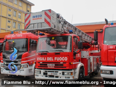 Iveco EuroFire 150E27 I serie
Vigili del Fuoco
Comando Provinciale di Como
Autoscala da 37 metri allestimento Iveco-Magirus ricondizionata Fortini
VF 19385

Fotografato in occasione di Santa Barbara 2022
Parole chiave: Iveco EuroFire_150E27_Iserie VF19385 Santa_Barbara_2022