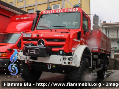 Mercedes-Benz Unimog U5023
Vigili del Fuoco
Comando provinciale di Como
Allestimento Bai
Mezzo di Colonna Mobile
VF 32194

Fotografato in occasione di Santa Barbara 2022
Parole chiave: Mercedes-Benz Unimog_U5023 VF32194 Santa_Barbara_2022