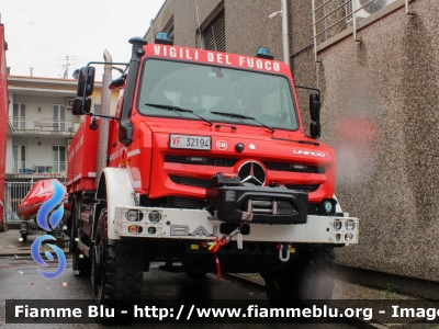 Mercedes-Benz Unimog U5023
Vigili del Fuoco
Comando provinciale di Como
Allestimento Bai
Mezzo di Colonna Mobile
VF 32194

Fotografato in occasione di Santa Barbara 2022
Parole chiave: Mercedes-Benz Unimog_U5023 VF32194 Santa_Barbara_2022