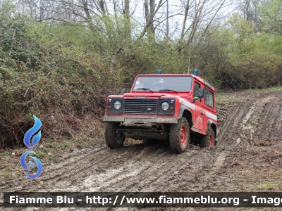 Land Rover Defender 90
Vigili del Fuoco
Comando Provinciale di Modena
VF 19540

In addestramento Guida su Terreno Non Preparato
Parole chiave: Land-Rover Defender_90 VF19540