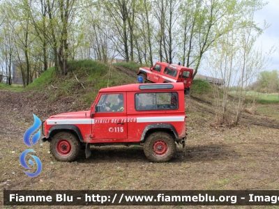 Land Rover Defender 90
Vigili del Fuoco
Comando Provinciale di Parma
VF 19545

In addestramento Guida su Terreno Non Preparato
Parole chiave: Land-Rover Defender_90 VF19545