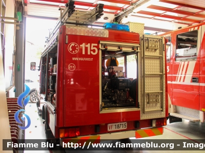 Iveco Daily 4x4 II serie
Vigili del Fuoco
Comando Provinciale di Como
Distaccamento Volontario di Lomazzo (CO)
Autopompaserbatoio Allestimento BAI-Tecnica
Ricondizionato Fortini
VF 18715

Fotografato in occasione di Santa Barbara 2022
Parole chiave: Iveco Daily_4x4_IIserie VF18715 Santa_Barbara_2022