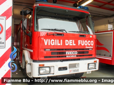 Iveco EuroFire 150E27 I serie
Vigili del Fuoco
Comando Provinciale di Como
Distaccamento Volontario di Lomazzo
Autopompaserbatoio allestimento Iveco-Magirus
Ricondizionato Fortini
VF 18568

Fotografato in occasione di Santa Barbara 2022
Parole chiave: Iveco EuroFire_150E27_Iserie VF18568 Santa_Barbara_2022