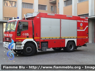 Iveco EuroTech 190E35 "One"
Vigili del Fuoco
Comando Provinciale di Milano
Nucleo NBCR
Allestimento Iveco-Magirus
VF 21923
Parole chiave: Iveco EuroTech_190E35 VF21923