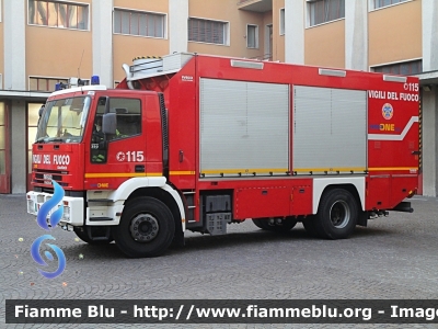 Iveco EuroTech 190E35 "One"
Vigili del Fuoco
Comando Provinciale di Milano
Nucleo NBCR
Allestimento Iveco-Magirus
VF 21923
Parole chiave: Iveco EuroTech_190E35 VF21923