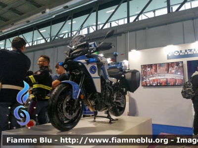 Yamaha Tracer 9
Polizia di Stato
Polizia Stradale
POLIZIA G3469

In esposizione all'EICMA 2022
Parole chiave: Yamaha Tracer 9 POLIZIAG3469 Eicma 2022