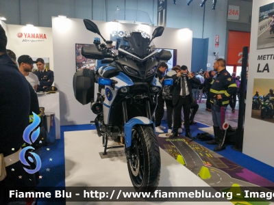 Yamaha Tracer 9
Polizia di Stato
Polizia Stradale
POLIZIA G3469

In esposizione all'EICMA 2022
Parole chiave: Yamaha Tracer 9 POLIZIAG3469 Eicma 2022