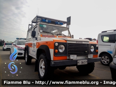 Land-Rover Defender 90
P.A. Croce Bianca - Piacenza
Protezione Civile
Componente Colonna Mobile Comunale
Parole chiave: Land-Rover Defender_90