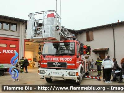 Man L2000 14.264
Vigili del Fuoco
Comando Provinciale di Brescia
Distaccamento Volontario di Verolanuova (BS)
Allestimento Magirus
Ricondizionato Fortini
VF32114

Fotografato in occasione di Santa Barbara 2022
Parole chiave: Man L2000_14.264 VF32114 