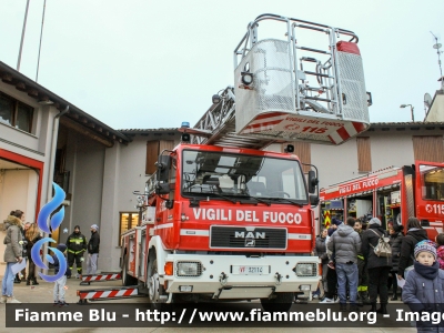 Man L2000 14.264
Vigili del Fuoco
Comando Provinciale di Brescia
Distaccamento Volontario di Verolanuova (BS)
Allestimento Magirus
Ricondizionato Fortini
VF32114

Fotografato in occasione di Santa Barbara 2022
Parole chiave: Man L2000_14.264 VF32114 