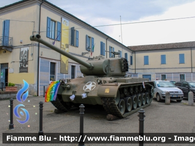 M26 Pershing
United States of America - Stati Uniti d'America
US Army

In esposizione a Brescello (PR), usato nel Film "Don Camillo e L'onorevole Peppone" come residuato bellico
Parole chiave: M26 Pershing