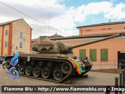 M26 Pershing
United States of America - Stati Uniti d'America
US Army

In esposizione a Brescello (PR), usato nel Film "Don Camillo e L'onorevole Peppone" come residuato bellico
Parole chiave: M26 Pershing