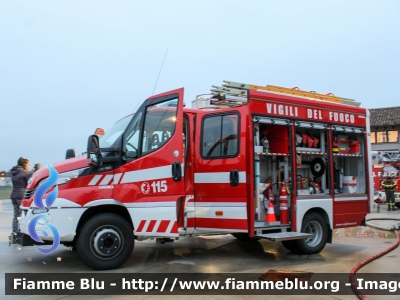 Iveco Daily VI serie
Vigili del Fuoco
Comando Provinciale di Brescia
Distaccamento Volontario di Verolanuova (BS)
Autopompaserbatoio Allestimento Fortini
VF 30544

Fotografato in occasione di Santa Barbara 2022
Parole chiave: Iveco Daily_VIserie VF30544 santa_barbara_2022