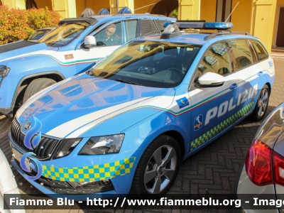 Skoda Octavia Wagon V serie
Polizia di Stato
Polizia Autostradale in servizio sulla rete Autostrade per l'Italia
Allestimento Focaccia
Decorazione Grafica Artlantis
Con nuova decorazione
POLIZIA M6011
Parole chiave: Skoda Octavia_Wagon_Vserie POLIZIAM6011 170esimoPS