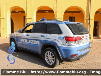 Jeep Grand Cherokee IV serie restyle
Polizia di Stato
Reparto Mobile
Decorazione Grafica Artlantis
POLIZIA M4213

Fotografata in occasione del 170° della Polizia di Stato della Questura di Lodi
Parole chiave: Jeep Grand_Cherokee_IVserie_restyle POLIZIAM4213 170esimoPS