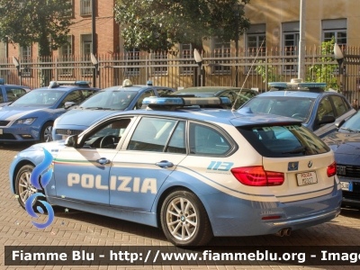 BMW 318 Touring F31 II restyle
Polizia di Stato
Polizia Stradale
Allestimento Focaccia
Decorazione Grafica Artlantis
POLIZIA M2327
Parole chiave: BMW 318_Touring_F31_IIrestyle POLIZIAM2327 170esimoPS