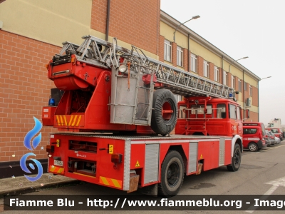 Fiat Iveco 160NC
Vigili del Fuoco
Comando Provinciale di Piacenza
Distaccamento di Fiorenzuola (PC)
Autoscala Allestimento Iveco Magirus
Ricondizionata Fortini
VF 14424

Fotografata in occasione di Santa Barbara 2022
Parole chiave: Fiat Iveco_160NC VF14424 Santa_Barbara_2022