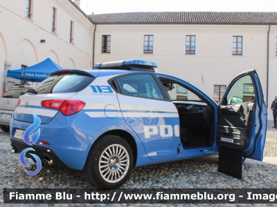 Alfa Romeo Nuova Giulietta restyle
Polizia di Stato
Squadra Volante
Allestimento NCT Nuova Carrozzeria Torinese
Decorazione Grafica Artlantis
POLIZIA M5412

Fotografata in occasione del 170° della Polizia di Stato della Questura di Lodi
Parole chiave: Alfa-Romeo Nuova_Giulietta_restyle POLIZIAM3899 POLIZIAM5412 170esimoPS