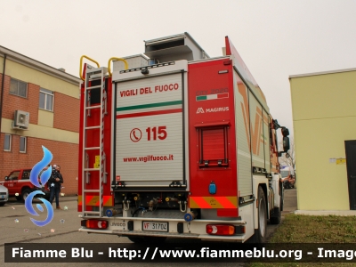 Iveco EuroCargo 120E25 IV serie - NewCity 2020
Vigili del Fuoco
Comando Provinciale di Piacenza
AutoPompaSerbatoio allestimento Magirus
Ricondizionato Divitec
VF 31704

Fotografato in occasione di Santa Barbara 2022
Parole chiave: Iveco EuroCargo_120E25_IVserie - NewCity_2020 VF31704 Santa_Barbara_2022