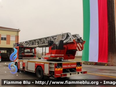 Iveco EuroFire 150E27 I serie
Vigili del Fuoco
Comando Provinciale di Ferrara
AutoScala da 32 metri
Allestimento Iveco-Magirus
Ricondizionata Carrozzeria Fortini nel 2010
VF 20076
In sostituzione a Piacenza

Fotografato in occasione di Santa Barbara 2022
Parole chiave: Iveco EuroFire_150E27_Iserie VF20076 Santa_Barbara_2022