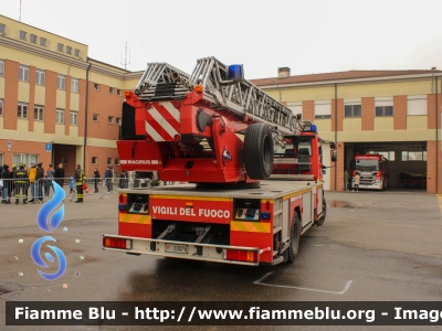 Iveco EuroFire 150E27 I serie
Vigili del Fuoco
Comando Provinciale di Ferrara
AutoScala da 32 metri
Allestimento Iveco-Magirus
Ricondizionata Carrozzeria Fortini nel 2010
VF 20076
In sostituzione a Piacenza

Fotografato in occasione di Santa Barbara 2022
Parole chiave: Iveco EuroFire_150E27_Iserie VF20076 Santa_Barbara_2022