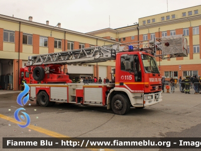 Iveco EuroFire 150E27 I serie
Vigili del Fuoco
Comando Provinciale di Ferrara
AutoScala da 32 metri
Allestimento Iveco-Magirus
Ricondizionata Carrozzeria Fortini nel 2010
VF 20076
In sostituzione a Piacenza

Fotografato in occasione di Santa Barbara 2022
Parole chiave: Iveco EuroFire_150E27_Iserie VF20076 Santa_Barbara_2022