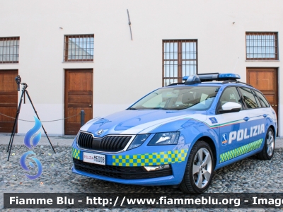 Skoda Octavia Wagon V serie
Polizia di Stato
Polizia Autostradale in servizio sulla rete Autostrade per l'Italia
Allestimento Focaccia
Decorazione Grafica Artlantis
Con nuova decorazione
POLIZIA M6008

Fotografata in occasione del 170° della Polizia di Stato della Questura di Lodi
Parole chiave: Skoda Octavia_Wagon_Vserie POLIZIAM6008 170esimoPS