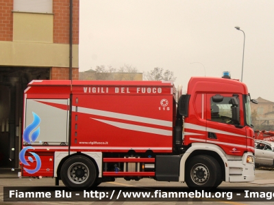 Scania P370 III serie
Vigili del Fuoco
Comando Provinciale di Piacenza
AutoBottePompa allestimento Bai
VF 30684

Fotografato in occasione di Santa Barbara 2022
Parole chiave: Scania P370_IIIserie VF30684 Santa Barbara 2022