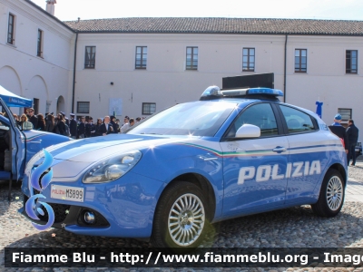 Alfa Romeo Nuova Giulietta restyle
Polizia di Stato
Squadra Volante
Allestimento NCT Nuova Carrozzeria Torinese
Decorazione Grafica Artlantis
POLIZIA M3899

Fotografata in occasione del 170° della Polizia di Stato della Questura di Lodi
Parole chiave: Alfa-Romeo Nuova_Giulietta_restyle POLIZIAM3899 POLIZIAM5412 170esimoPS