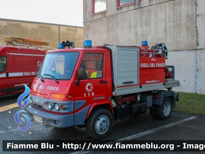 Effedi Gasolone FD35
Vigili del Fuoco
Comando Provinciale di Pavia
Distaccamento Volontario di Mede (PV)
Polisoccorso allestimento Fire-Express
Ricondizionato BAI-Tecnica
VF 23064

Fotografato in occasione di Santa Barbara 2022
Parole chiave: Effedi Gasolone_FD35 VF23064 Santa_Barbara_2022