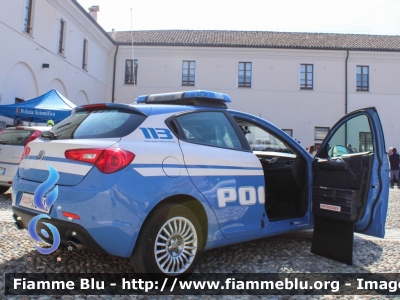 Alfa Romeo Nuova Giulietta restyle
Polizia di Stato
Squadra Volante
Allestimento NCT Nuova Carrozzeria Torinese
Decorazione Grafica Artlantis
POLIZIA M5412

Fotografata in occasione del 170° della Polizia di Stato della Questura di Lodi
Parole chiave: Alfa-Romeo Nuova_Giulietta_restyle POLIZIAM3899 POLIZIAM5412 170esimoPS