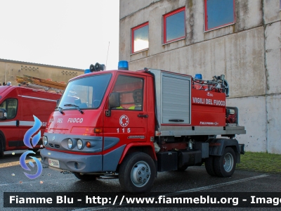 Effedi Gasolone FD35
Vigili del Fuoco
Comando Provinciale di Pavia
Distaccamento Volontario di Mede (PV)
Polisoccorso allestimento Fire-Express
Ricondizionato BAI-Tecnica
VF 23064

Fotografato in occasione di Santa Barbara 2022
Parole chiave: Effedi Gasolone_FD35 VF23064 Santa_Barbara_2022