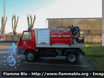 Effedi Gasolone FD35
Vigili del Fuoco
Comando Provinciale di Pavia
Distaccamento Volontario di Mede (PV)
Polisoccorso allestimento Fire-Express
Ricondizionato BAI-Tecnica
VF 23064

Fotografato in occasione di Santa Barbara 2022
Parole chiave: Effedi Gasolone_FD35 VF23064 Santa_Barbara_2022