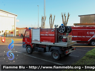 Effedi Gasolone FD35
Vigili del Fuoco
Comando Provinciale di Pavia
Distaccamento Volontario di Mede (PV)
Polisoccorso allestimento Fire-Express
Ricondizionato BAI-Tecnica
VF 23064

Fotografato in occasione di Santa Barbara 2022
Parole chiave: Effedi Gasolone_FD35 VF23064 Santa_Barbara_2022