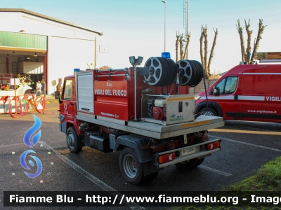 Effedi Gasolone FD35
Vigili del Fuoco
Comando Provinciale di Pavia
Distaccamento Volontario di Mede (PV)
Polisoccorso allestimento Fire-Express
Ricondizionato BAI-Tecnica
VF 23064

Fotografato in occasione di Santa Barbara 2022
Parole chiave: Effedi Gasolone_FD35 VF23064 Santa_Barbara_2022