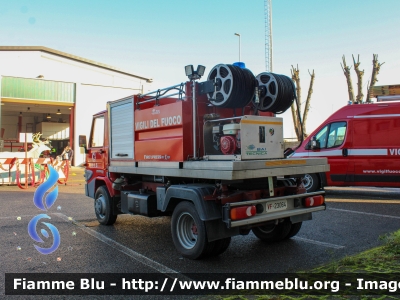 Effedi Gasolone FD35
Vigili del Fuoco
Comando Provinciale di Pavia
Distaccamento Volontario di Mede (PV)
Polisoccorso allestimento Fire-Express
Ricondizionato BAI-Tecnica
VF 23064

Fotografato in occasione di Santa Barbara 2022
Parole chiave: Effedi Gasolone_FD35 VF23064 Santa_Barbara_2022