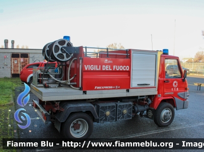 Effedi Gasolone FD35
Vigili del Fuoco
Comando Provinciale di Pavia
Distaccamento Volontario di Mede (PV)
Polisoccorso allestimento Fire-Express
Ricondizionato BAI-Tecnica
VF 23064

Fotografato in occasione di Santa Barbara 2022
Parole chiave: Effedi Gasolone_FD35 VF23064 Santa_Barbara_2022