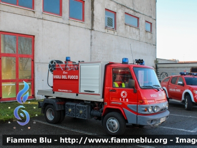 Effedi Gasolone FD35
Vigili del Fuoco
Comando Provinciale di Pavia
Distaccamento Volontario di Mede (PV)
Polisoccorso allestimento Fire-Express
Ricondizionato BAI-Tecnica
VF 23064

Fotografato in occasione di Santa Barbara 2022
Parole chiave: Effedi Gasolone_FD35 VF23064 Santa_Barbara_2022